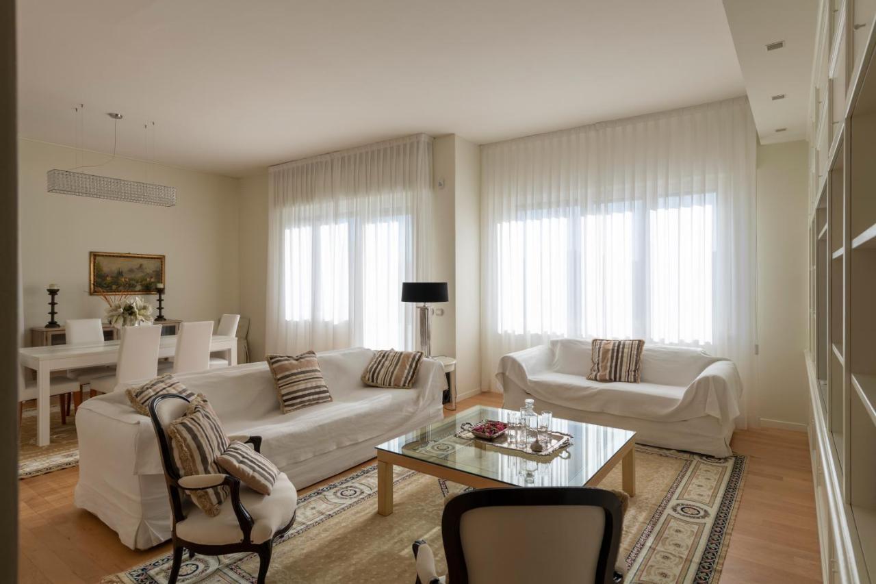 Casa Gramsci Luxury Apartment 佩萨罗 外观 照片