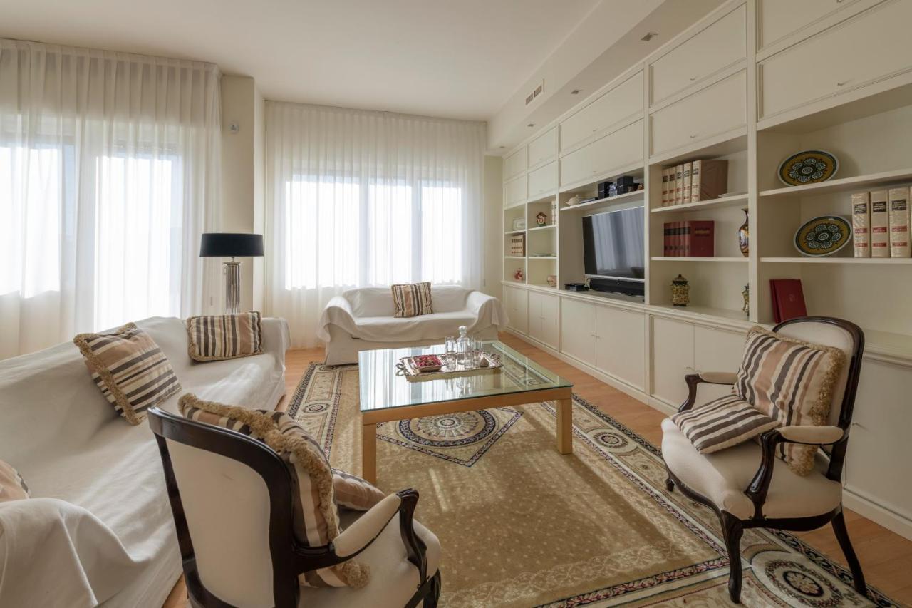 Casa Gramsci Luxury Apartment 佩萨罗 外观 照片