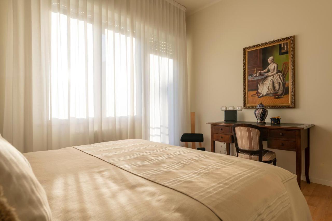Casa Gramsci Luxury Apartment 佩萨罗 外观 照片