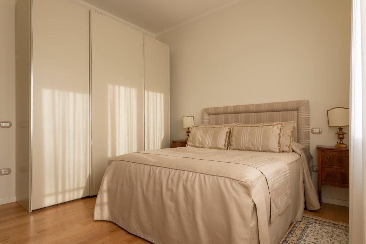 Casa Gramsci Luxury Apartment 佩萨罗 外观 照片