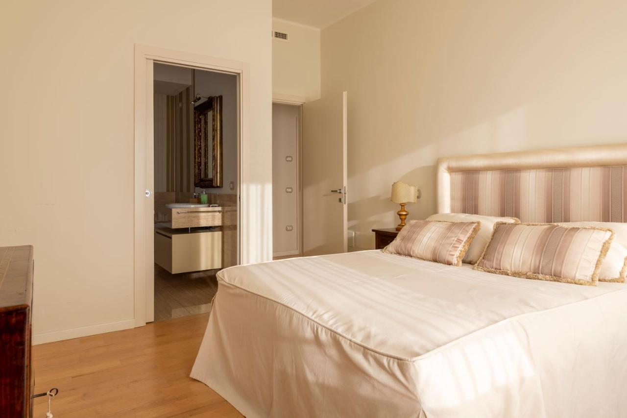 Casa Gramsci Luxury Apartment 佩萨罗 外观 照片