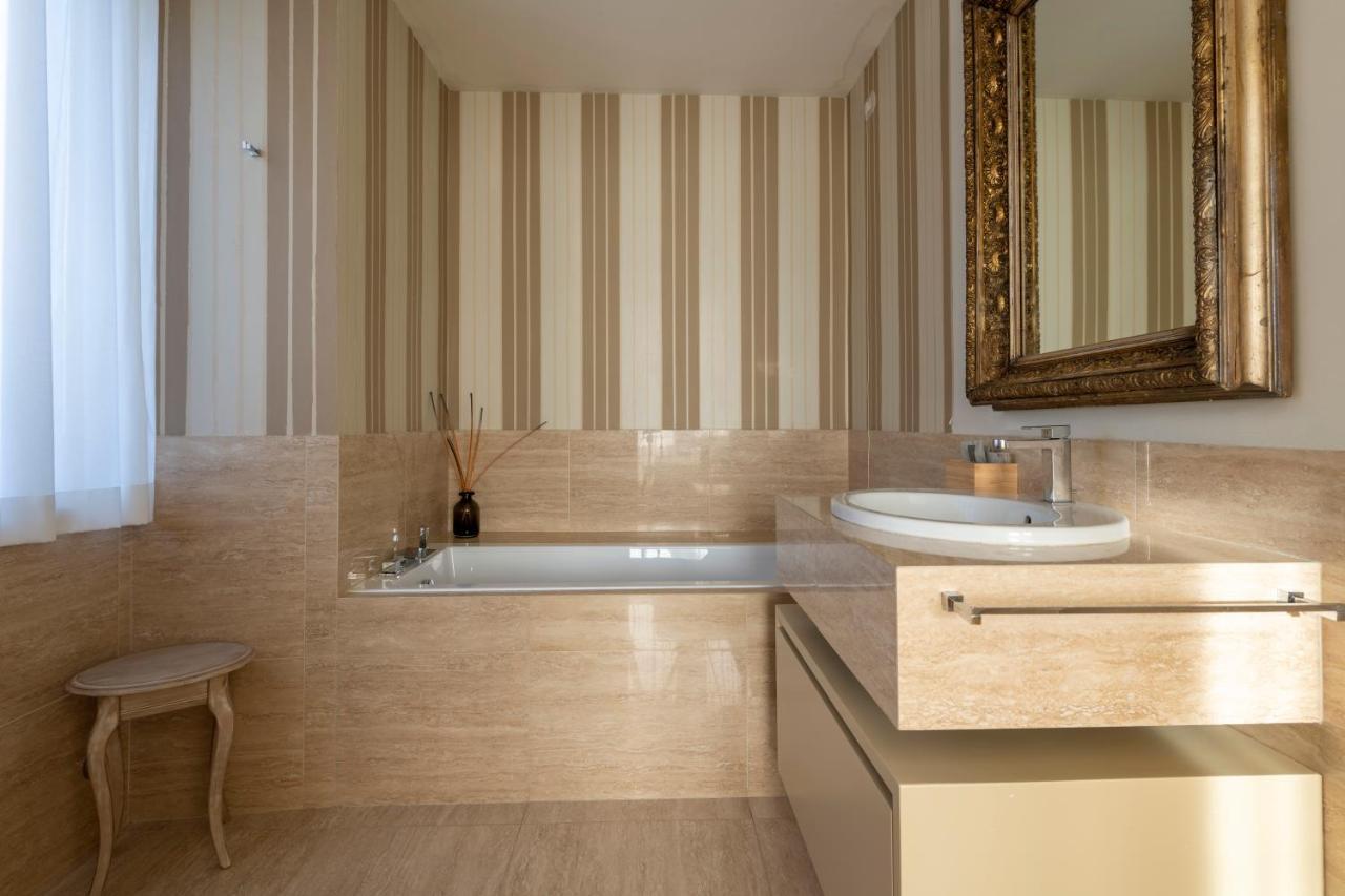 Casa Gramsci Luxury Apartment 佩萨罗 外观 照片