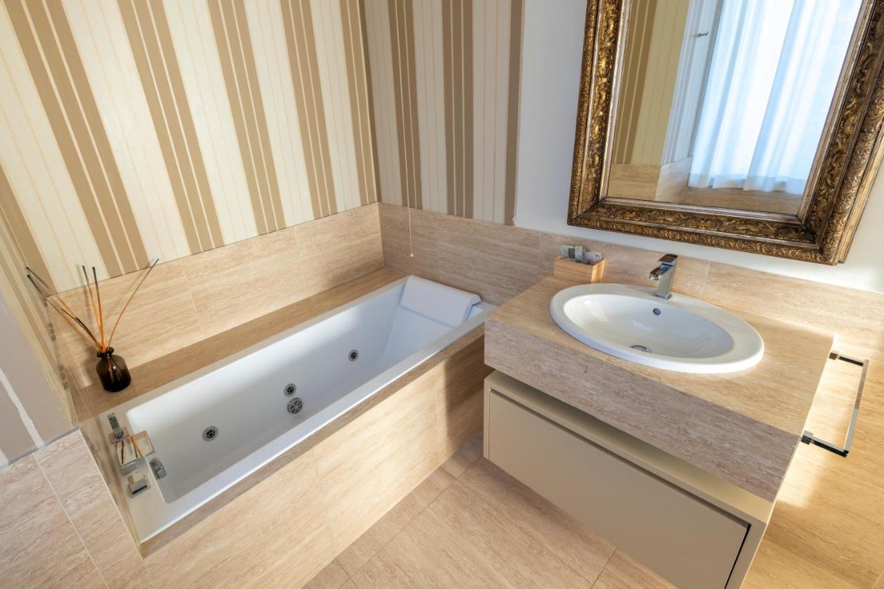 Casa Gramsci Luxury Apartment 佩萨罗 外观 照片