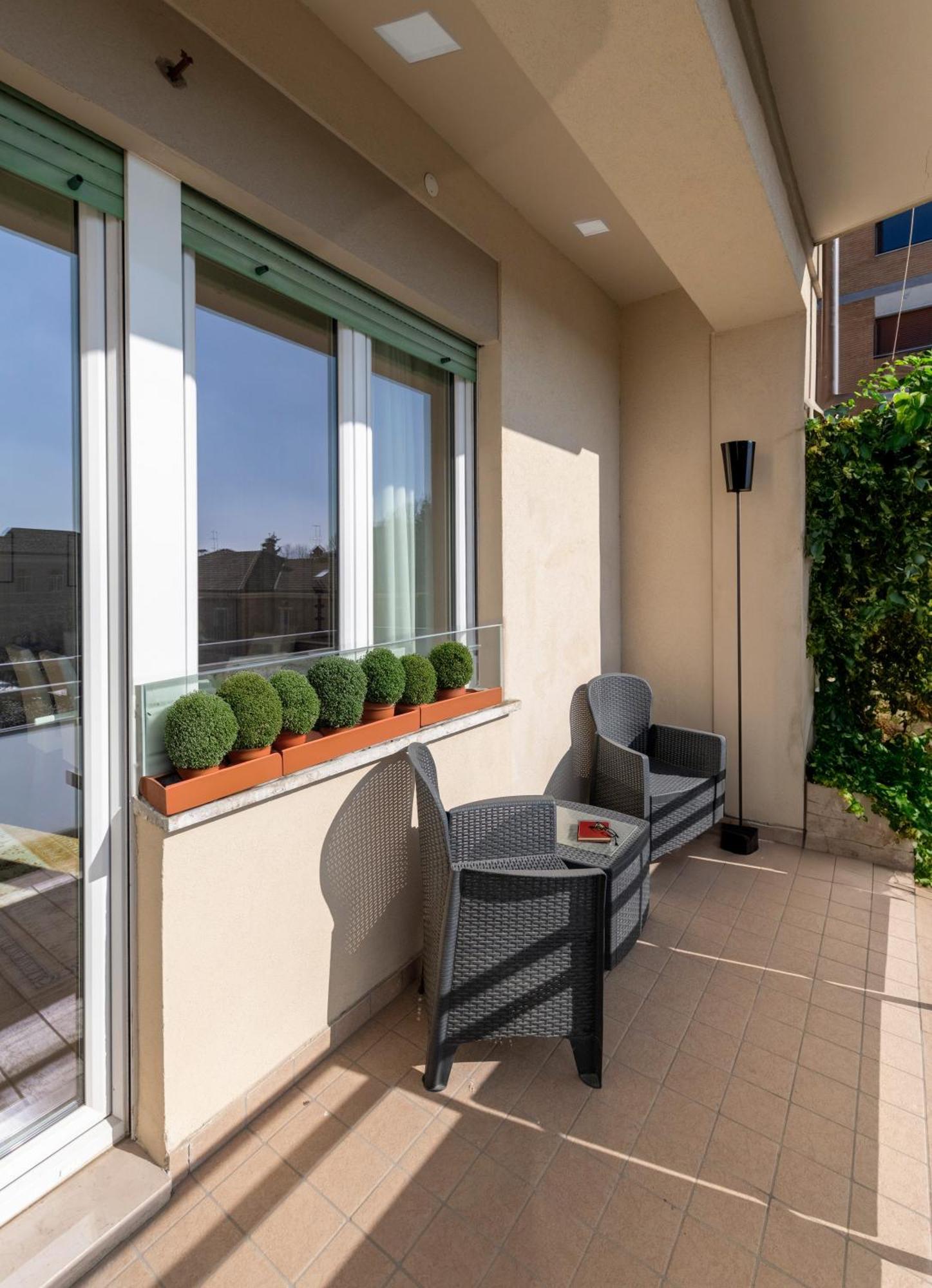 Casa Gramsci Luxury Apartment 佩萨罗 外观 照片